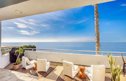Eastern Malibu House | Malibu Breeze - hot tub, ocean view, steps to beach