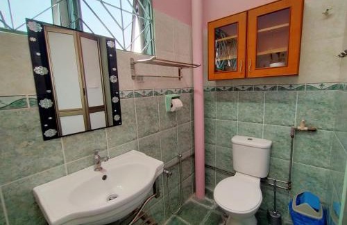 Malim Jaya House | Malim Joyous Homestay - rent room only