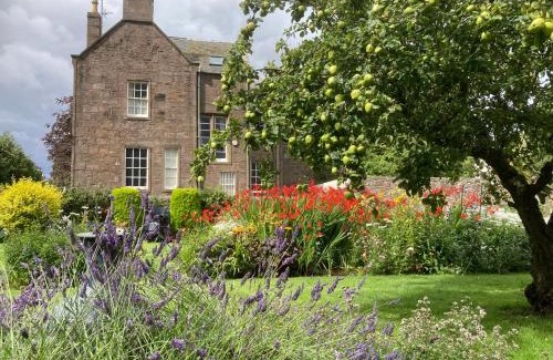 Montrose Apartment | Mall House self catering apartment