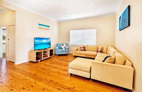 Culburra Beach House | MALL24C - Beach 100m - Culburra Beach