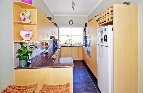 Culburra Beach House | MALL24C - Beach 100m - Culburra Beach