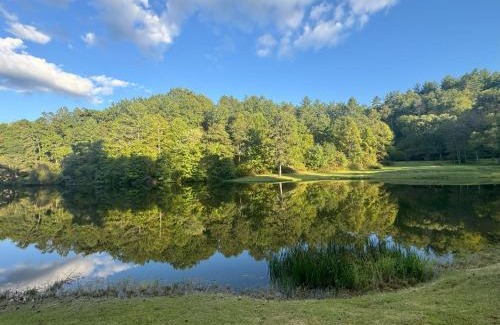 Almond House | Mallard Cove - lakeside pet friendly