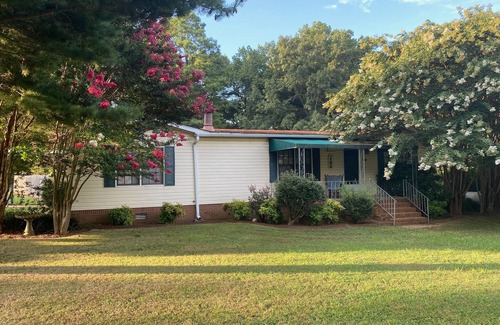 Hillsboro House | Mallard Creek Getaway