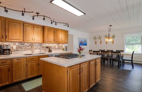 Dundee Cabin | Mallards Landing is a Charming WANETA LAKE cottage with hot tub & amazing views