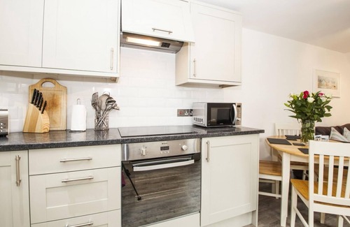 Treator Cottage | Malt Cottage Sleeps4-patio-petsok-parking