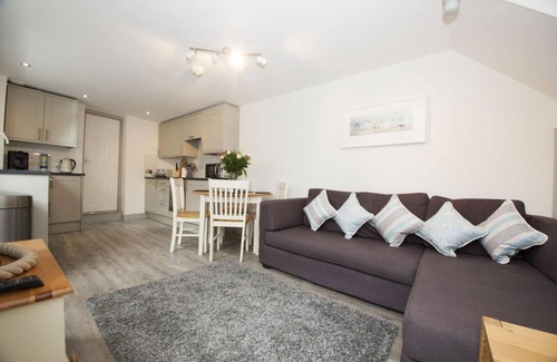 Treator Cottage | Malt Cottage Sleeps4-patio-petsok-parking