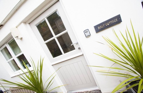 Treator Cottage | Malt Cottage Sleeps4-patio-petsok-parking