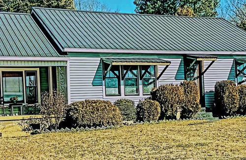 Como House | Mama Jean's Pillowville Home- Charming 2-bedroom house in Gleason with WiFi