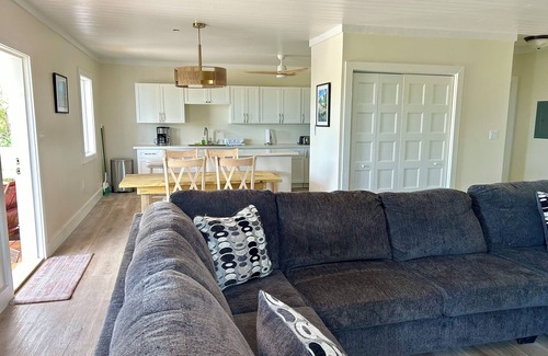 Rainbow Bay Cottage | Mama Lou's Hide-A-Way