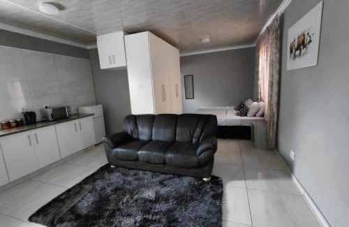 Newcastle Apartment | Mama R's STUDIO 1