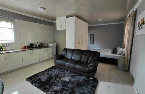 Newcastle Apartment | Mama R's STUDIO 1