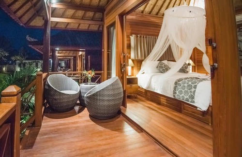 Mushroom Bay Hotel | Mamamia Island Villa