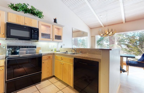 Mammoth Lakes Condo | Mammoth West 137 Updated Deluxe Condo, Just A Short Walk to Canyon Lodge by RedAwning