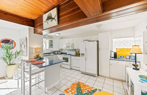 Englewood Cottage | Manasota Key Beach Cottage Just Thirty Steps from the Beach