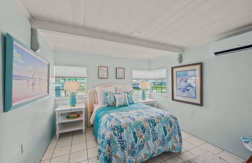 Englewood Cottage | Manasota Key Beach Cottage Just Thirty Steps from the Beach
