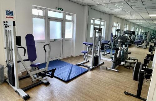 Baguley Apartment | Manchester - 1 Bedroom - Sleeps 3 - Free Parking
