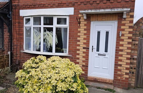 Droylsden House | Manchester 2-bed House, Sleeps 4, 20 Min to Centre