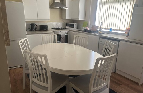 Offerton House | Manchester, Levenshulme, Entire House, Sleeps 7max