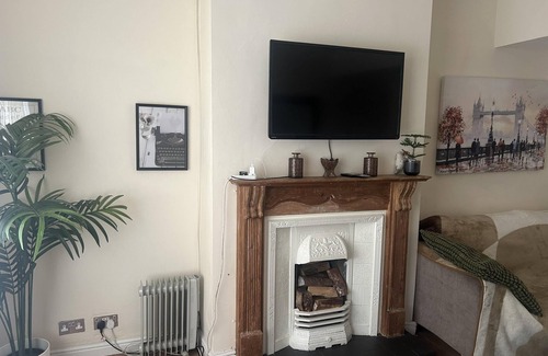 Offerton House | Manchester, Levenshulme, Entire House, Sleeps 7max
