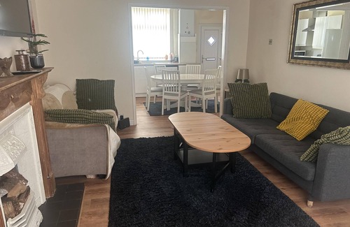 Offerton House | Manchester, Levenshulme, Entire House, Sleeps 7max