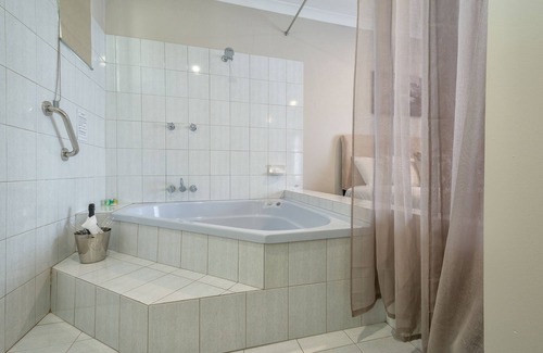 Centennial Park Hotel | Mandala Ace Albany Hotel