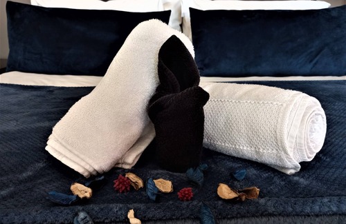 Bloubergstrand House | Mandalay Beach B & B
