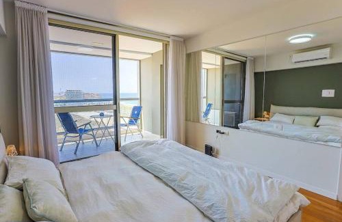Herzliya Apartment | Mandarin Hotel 1BD Beach Flat