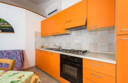Lovrecica Apartment | MANFROI house with apartments/Arancia apartment