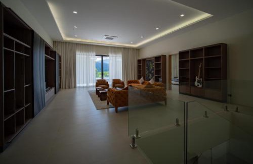 Si Sunthon Villa | Manick Hillside Villa 7