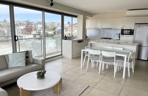 Queenscliff Apartment | Manly Queenscliff- Absolute Beachfront, views & direct beach access