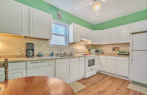 Willoughby Spit Cottage | Manor and Mutts #1 (4-Bedroom Cottage) - Pets Allowed by RedAwning