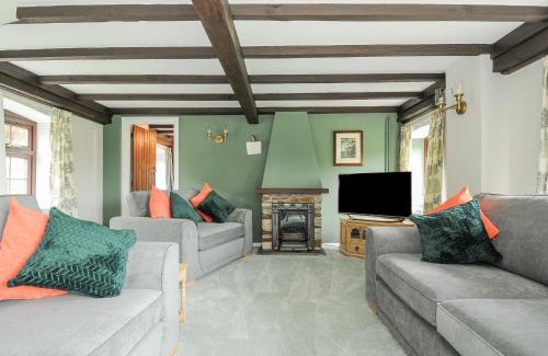 Saltash House | Manor Barn