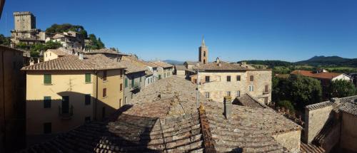 Sarteano Apartment | Mansarda con solarium panoramico su centro storico di Sarteano vicino alle famose terme della Val d'Orcia