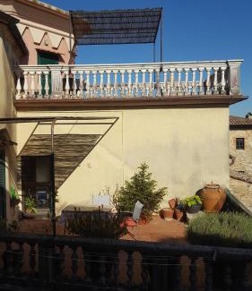 Sarteano Apartment | Mansarda con solarium panoramico su centro storico di Sarteano vicino alle famose terme della Val d'Orcia