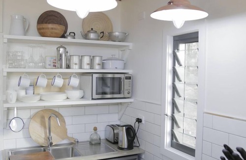 Tinonee Cabin | Mansfield on the Manning Banksia Cabin 1 - self contained riverfront cabin