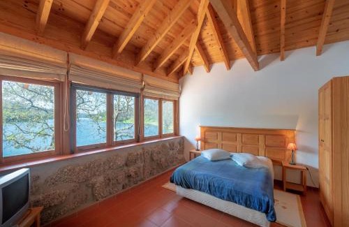 Santa Comba Dao House | Mansion in Dão Valley by River Beach