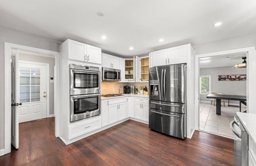 Church Street House | Mansion With Private Pool Bsktball & Tennis courts