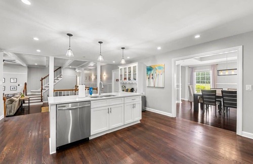 Church Street House | Mansion With Private Pool Bsktball & Tennis courts