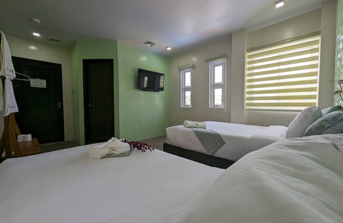 Puerto Princesa City Centre Hotel | Manuela's Suites