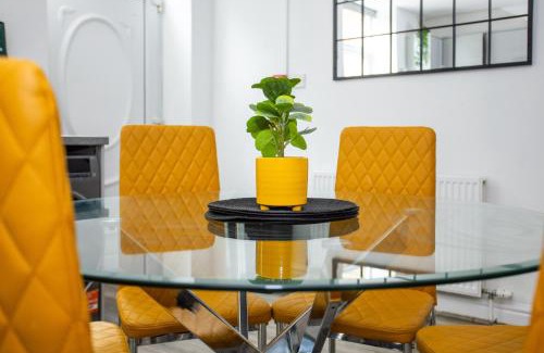 Wakefield Apartment | Manygates Apartment by Alt-Stay Accommodation