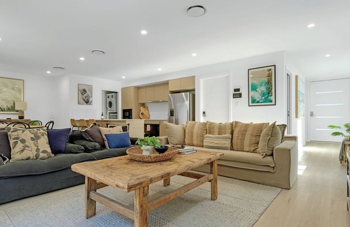 Huskisson House | Manzi Jervis Bay with Heated Pool