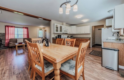 Miller Lake Cottage | Maple Cottage at Miller Lake: Your Serene Nature Escape