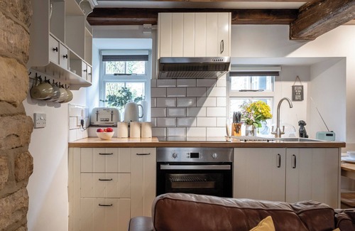 Chipping Norton House | Maple Cottage - Beautiful 2BD Retreat