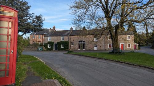 Great Strickland House | Maple Cottage, Stylish Holiday Home for 6 Near the Lake District