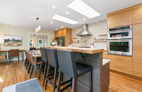 Martinez Park House | Maple Courtyard | Old Town w/King Suite & Piano