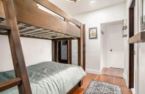 Upper Telegraph House | Maple Family Suite