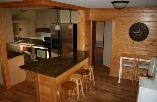 South Haven Cabin | Maple Hill Resort "Dally Cabin" - 1 Hour from Twin Cities