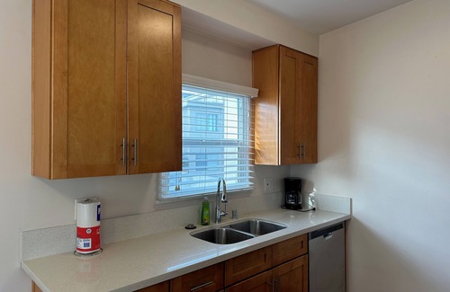 Del Rey Apartment | Mar Vista 2bd Room Upper Apt with Parking