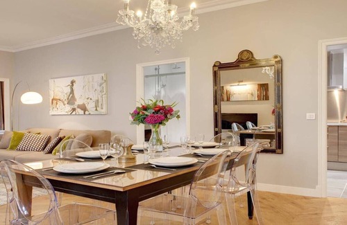 Marais Apartment | MARAIS HOTEL DE VILLE BRIMMING WITH PARISIAN CHARM
