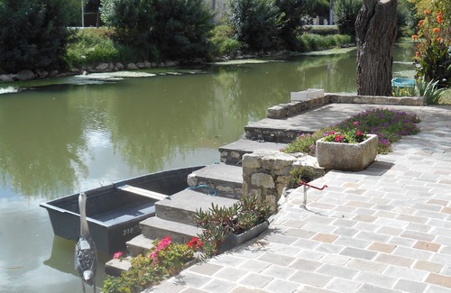 Le Gue-de-Velluire House | Marais Poitevin, fishing GITE, riverside with boat, bikes, fireplace